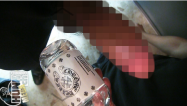 営業途中の巨根リーマンが18cm超えメガマラを晒す！