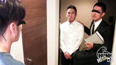 家事代行スタッフとトレーナーが客の死角で密着！バスルームとキッチンで進む秘密行為
