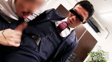 勤務中のAV鑑賞が同僚に見つかり男のアナルを教え込まれる若手社員